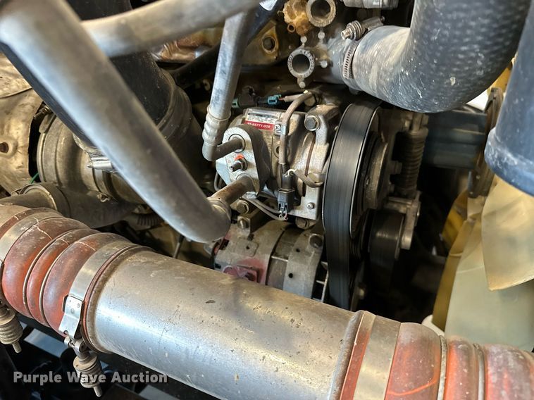 image for item KT9236 2015 Freightliner Cascadia  semi truck