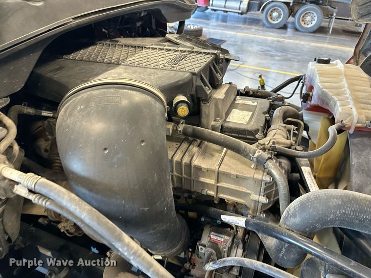 image for item KT9236 2015 Freightliner Cascadia  semi truck