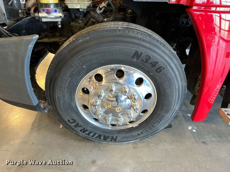 image for item KT9236 2015 Freightliner Cascadia  semi truck