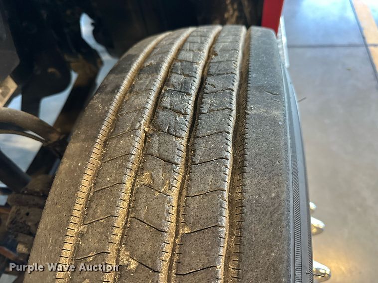 image for item KT9236 2015 Freightliner Cascadia  semi truck