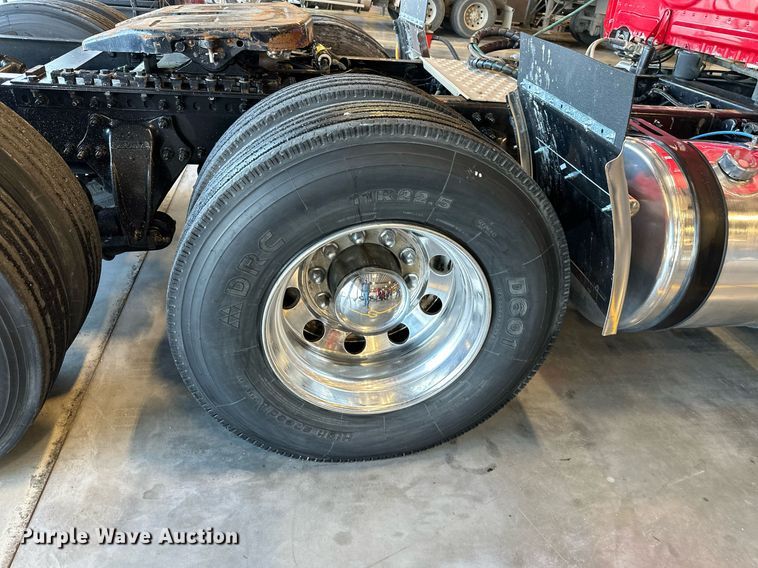 image for item KT9236 2015 Freightliner Cascadia  semi truck