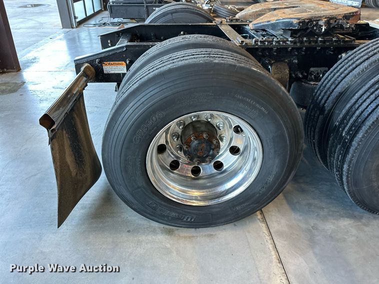 image for item KT9236 2015 Freightliner Cascadia  semi truck