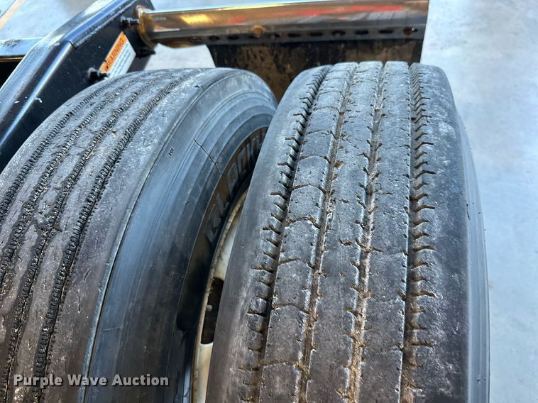 image for item KT9236 2015 Freightliner Cascadia  semi truck