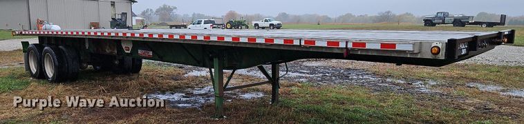 image for item LB9552 2003 Clark CCFBT2003  flatbed trailer