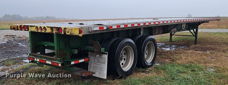 image for item LB9552 2003 Clark CCFBT2003  flatbed trailer