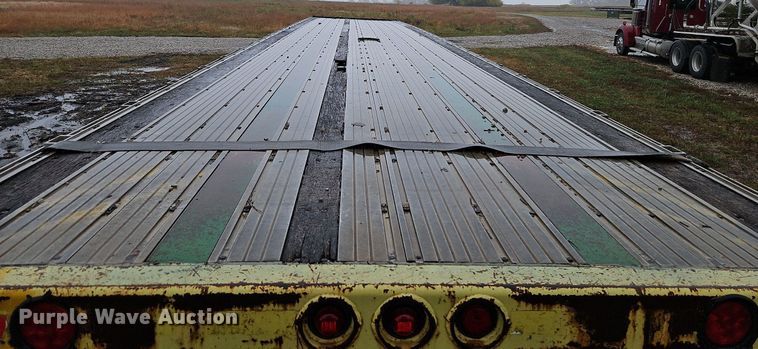 image for item LB9552 2003 Clark CCFBT2003  flatbed trailer