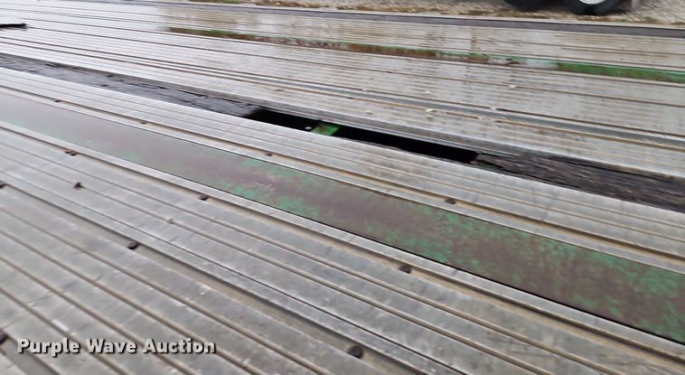 image for item LB9552 2003 Clark CCFBT2003  flatbed trailer