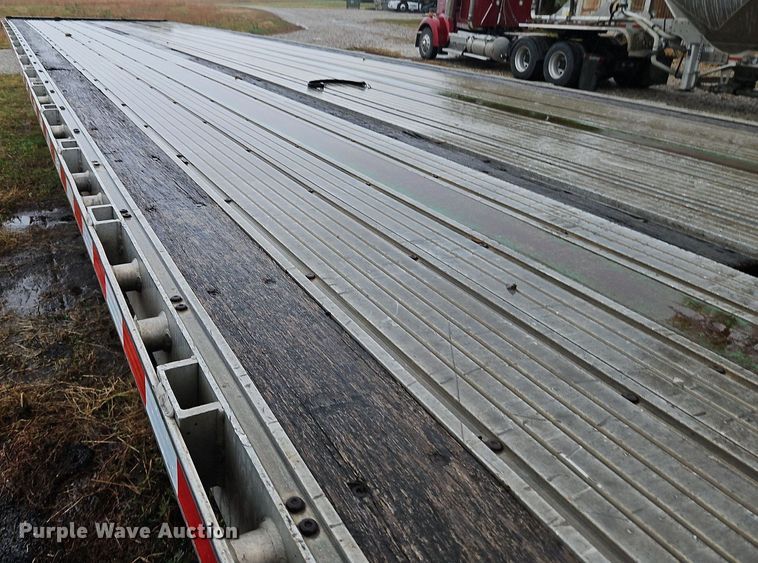 image for item LB9552 2003 Clark CCFBT2003  flatbed trailer