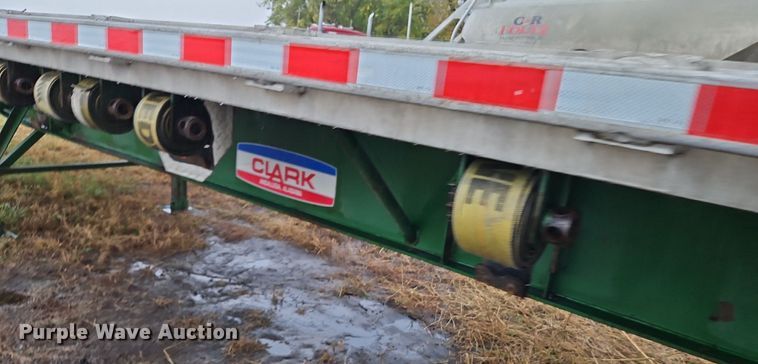 image for item LB9552 2003 Clark CCFBT2003  flatbed trailer