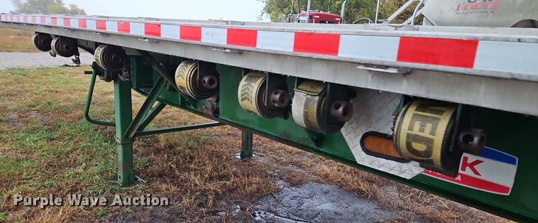 image for item LB9552 2003 Clark CCFBT2003  flatbed trailer