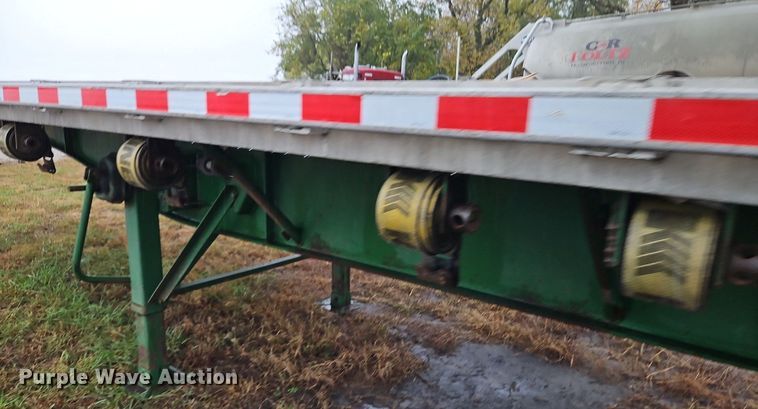 image for item LB9552 2003 Clark CCFBT2003  flatbed trailer