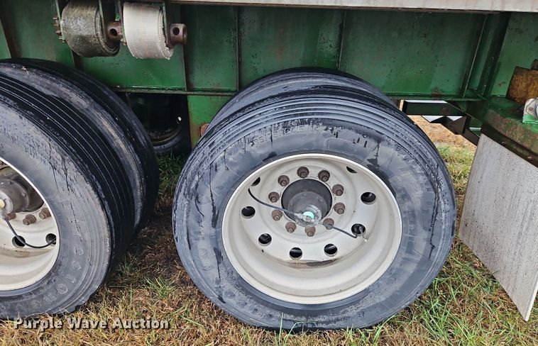 image for item LB9552 2003 Clark CCFBT2003  flatbed trailer