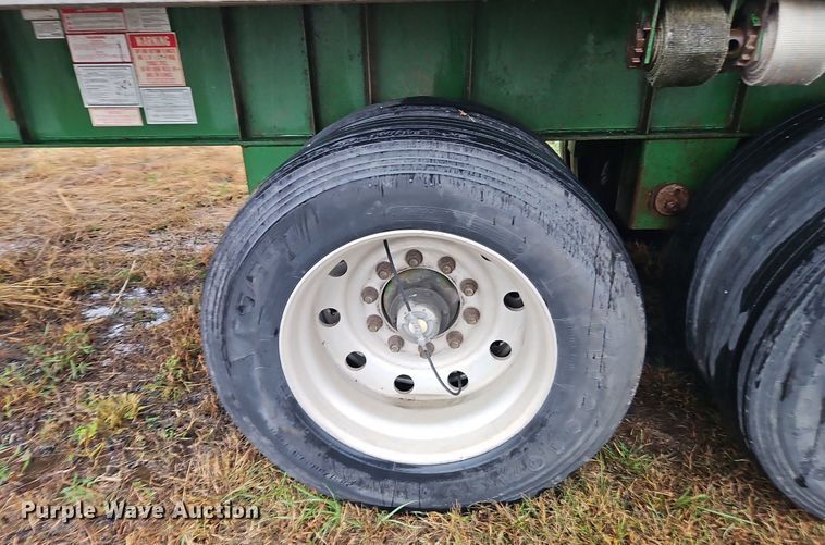 image for item LB9552 2003 Clark CCFBT2003  flatbed trailer