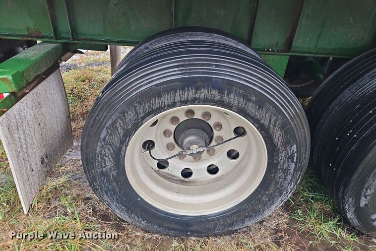 image for item LB9552 2003 Clark CCFBT2003  flatbed trailer