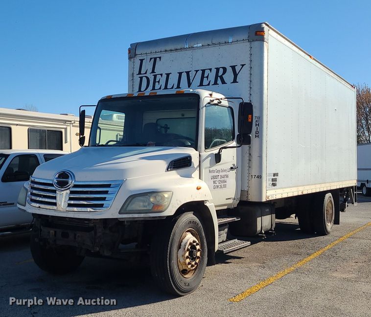 image for item LJ9377 2007 Hino 268  box truck