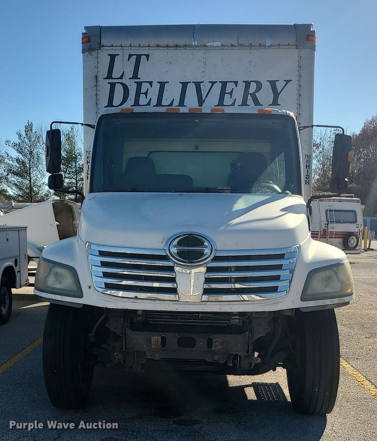 image for item LJ9377 2007 Hino 268  box truck