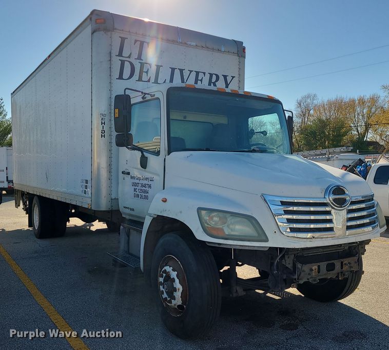 image for item LJ9377 2007 Hino 268  box truck