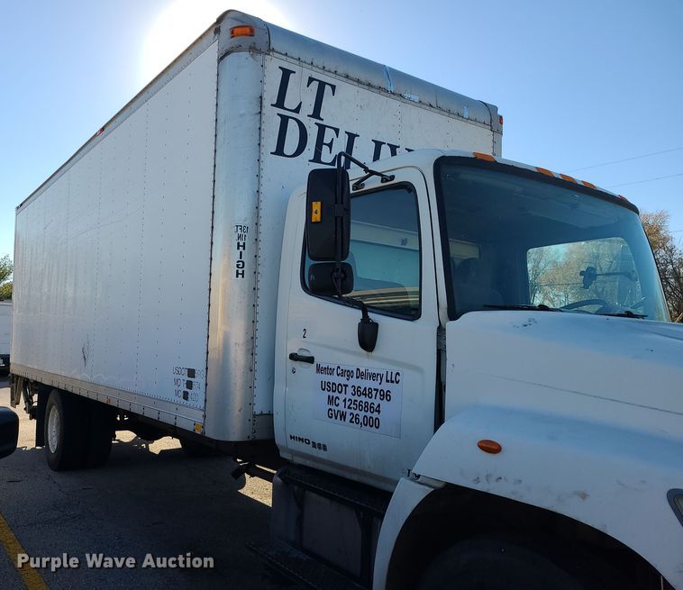 image for item LJ9377 2007 Hino 268  box truck