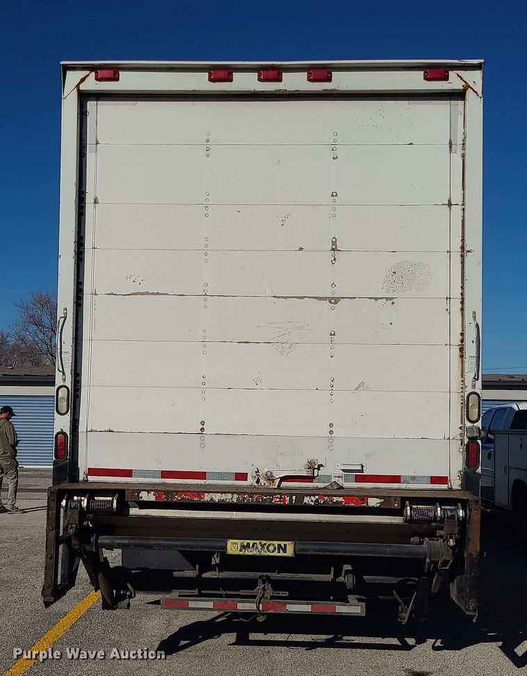 image for item LJ9377 2007 Hino 268  box truck