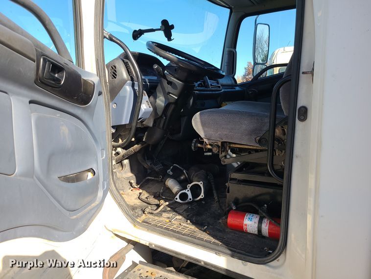 image for item LJ9377 2007 Hino 268  box truck