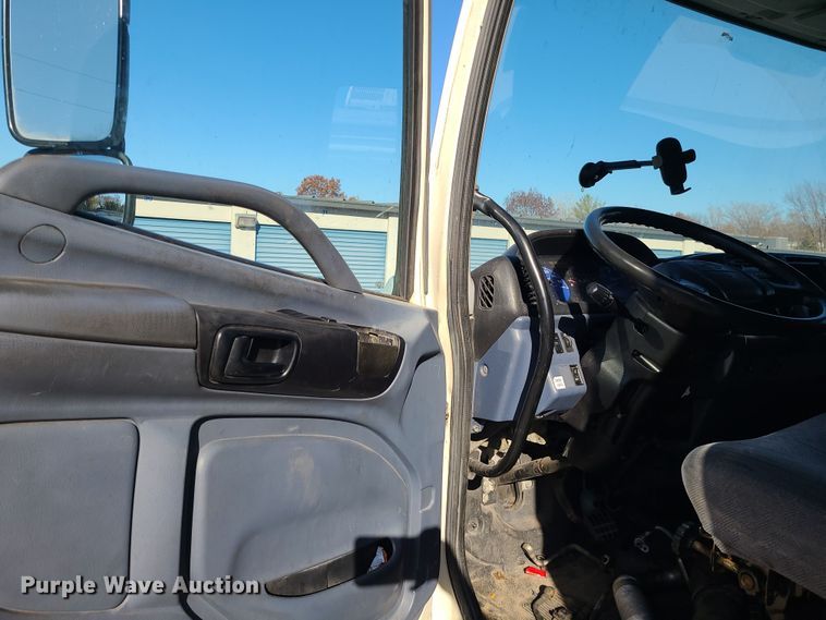 image for item LJ9377 2007 Hino 268  box truck