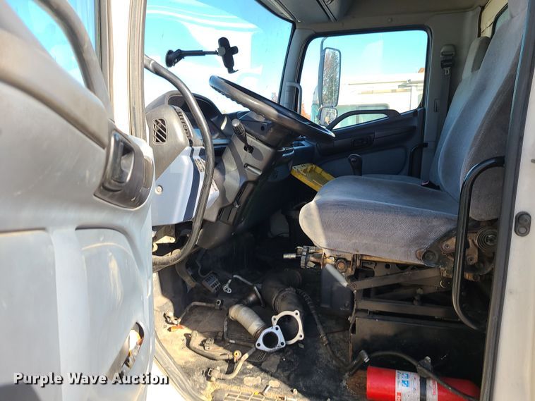 image for item LJ9377 2007 Hino 268  box truck