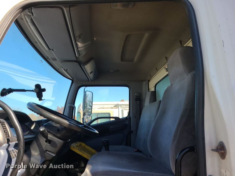 image for item LJ9377 2007 Hino 268  box truck