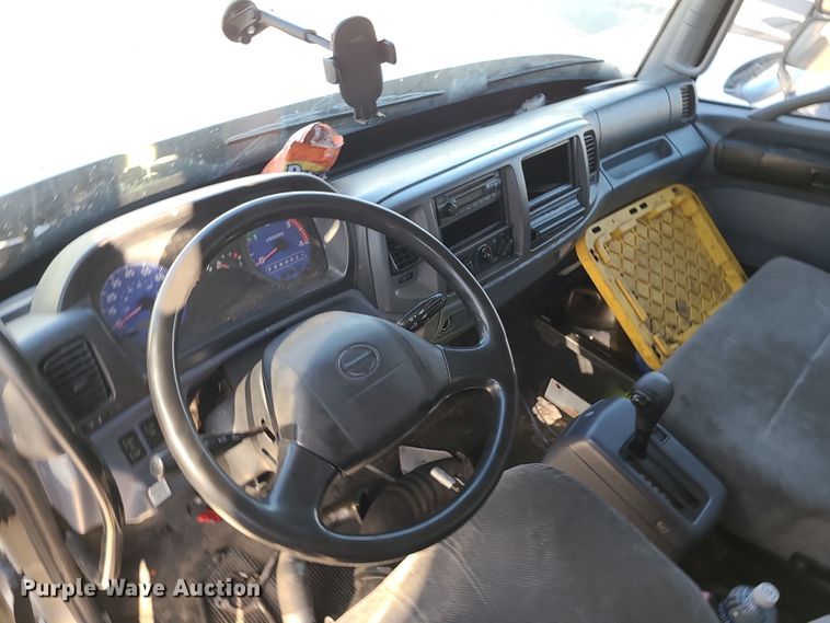 image for item LJ9377 2007 Hino 268  box truck