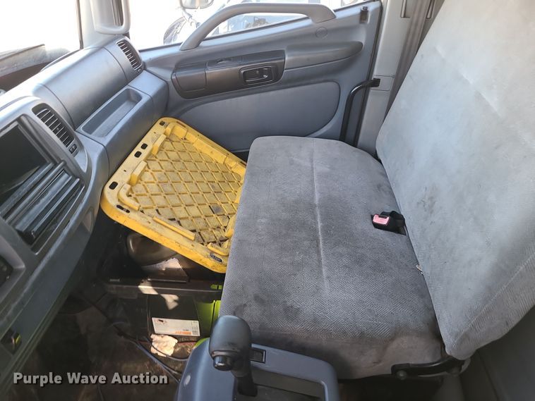 image for item LJ9377 2007 Hino 268  box truck