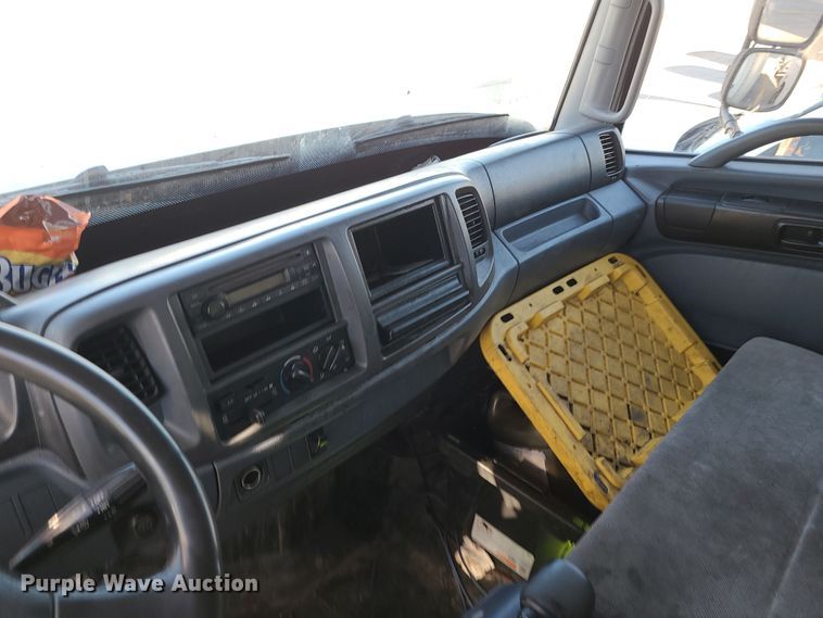 image for item LJ9377 2007 Hino 268  box truck