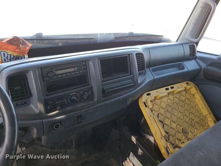 image for item LJ9377 2007 Hino 268  box truck