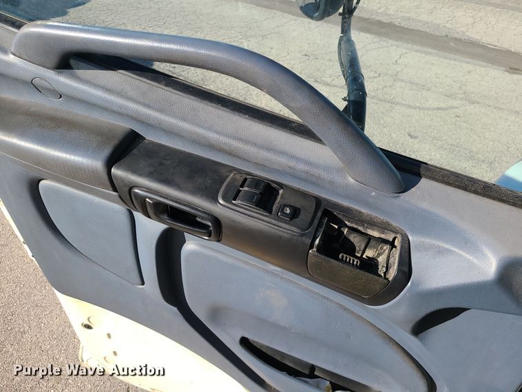 image for item LJ9377 2007 Hino 268  box truck