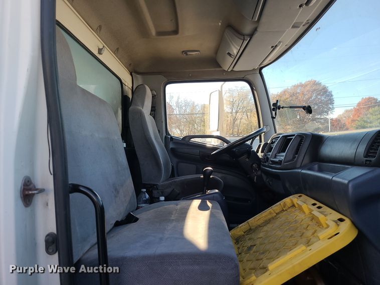 image for item LJ9377 2007 Hino 268  box truck