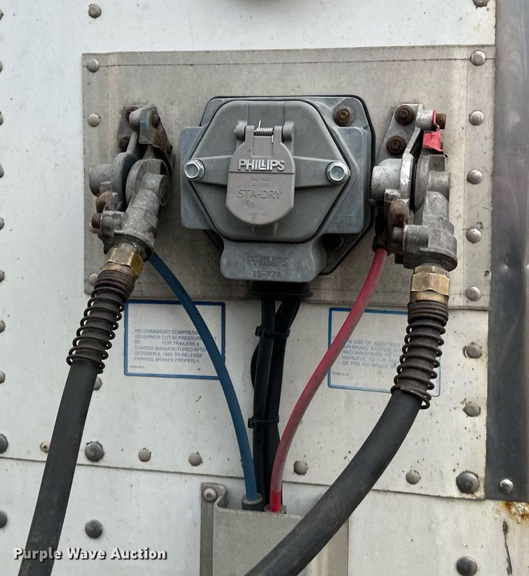 image for item LO9315 2013 Stoughton AVE-535T-S-C-AR  dry van trailer