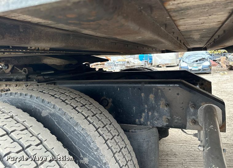 image for item LO9315 2013 Stoughton AVE-535T-S-C-AR  dry van trailer