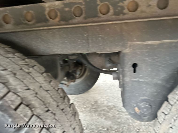 image for item LO9315 2013 Stoughton AVE-535T-S-C-AR  dry van trailer