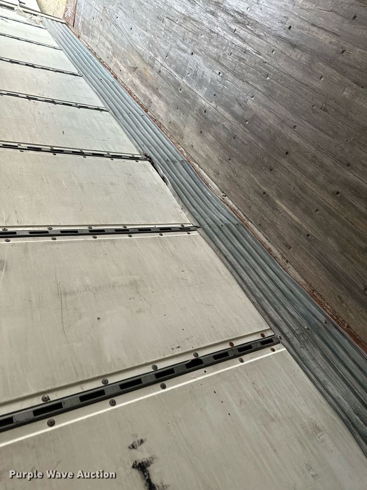 image for item LO9315 2013 Stoughton AVE-535T-S-C-AR  dry van trailer