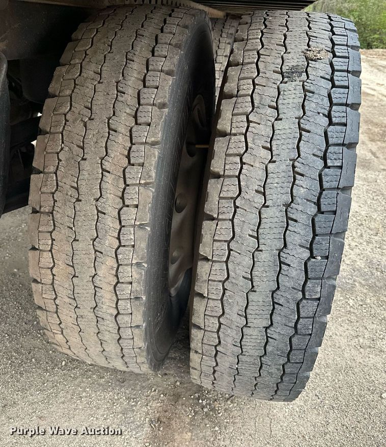 image for item LO9315 2013 Stoughton AVE-535T-S-C-AR  dry van trailer