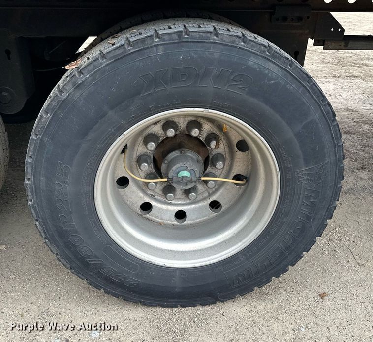 image for item LO9315 2013 Stoughton AVE-535T-S-C-AR  dry van trailer