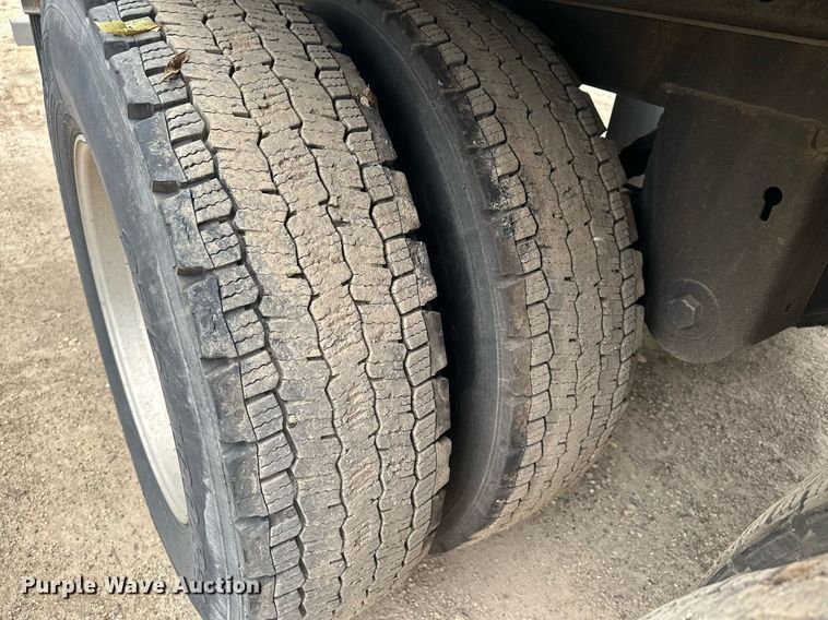 image for item LO9315 2013 Stoughton AVE-535T-S-C-AR  dry van trailer