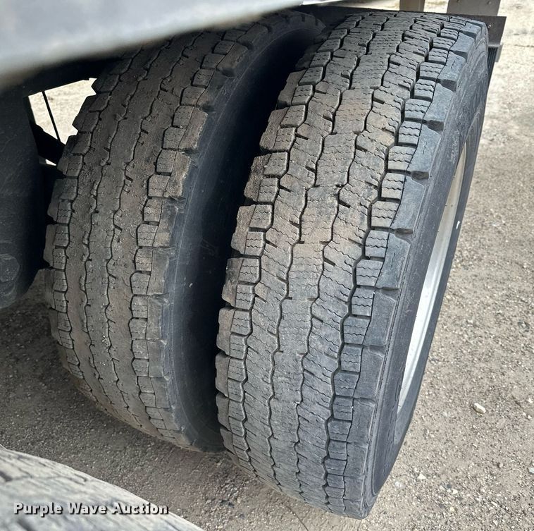 image for item LO9315 2013 Stoughton AVE-535T-S-C-AR  dry van trailer