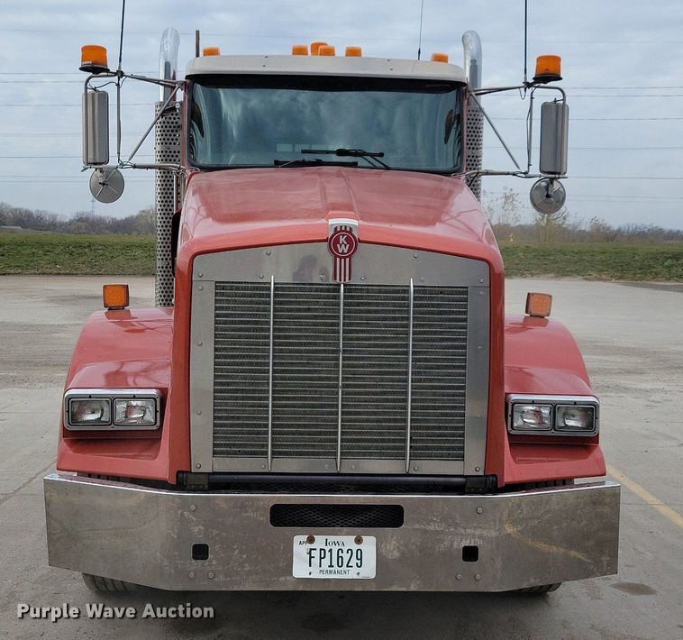 image for item LO9955 2012 Kenworth T800  semi truck
