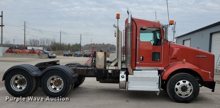image for item LO9955 2012 Kenworth T800  semi truck