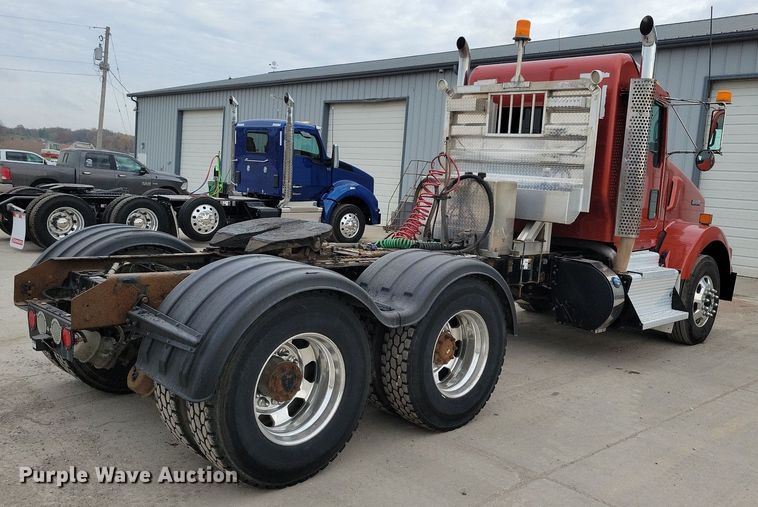 image for item LO9955 2012 Kenworth T800  semi truck