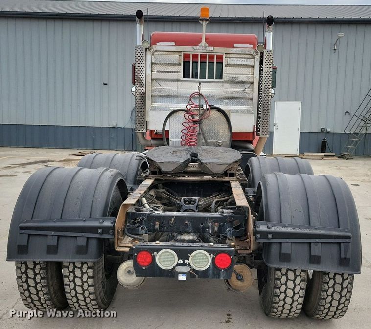 image for item LO9955 2012 Kenworth T800  semi truck