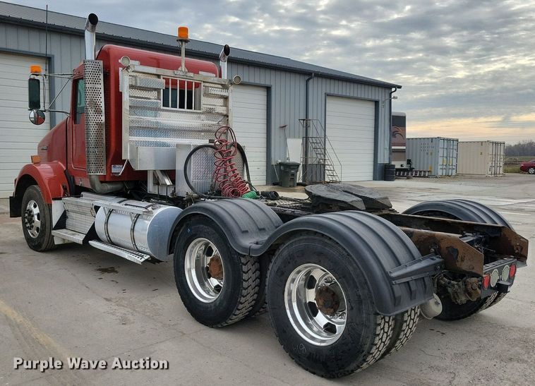 image for item LO9955 2012 Kenworth T800  semi truck