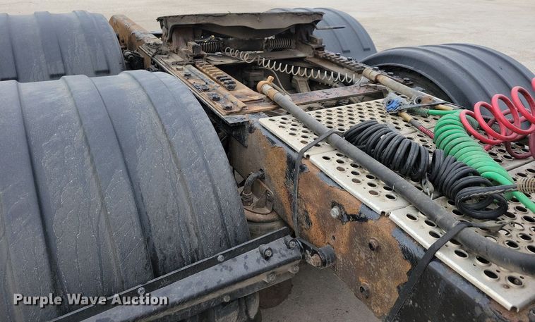 image for item LO9955 2012 Kenworth T800  semi truck