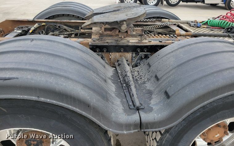 image for item LO9955 2012 Kenworth T800  semi truck