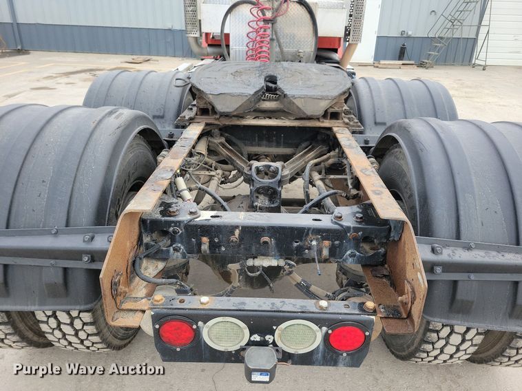 image for item LO9955 2012 Kenworth T800  semi truck