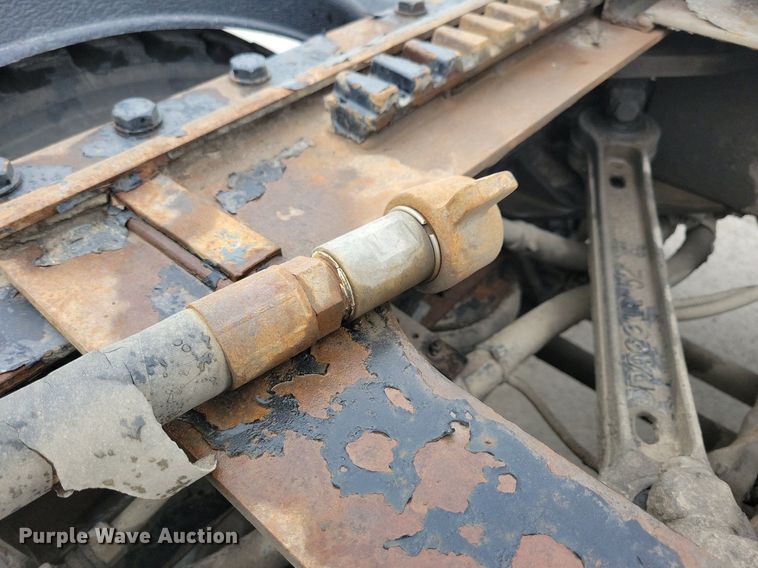 image for item LO9955 2012 Kenworth T800  semi truck